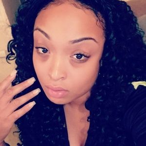 Meet your Posher, Aja